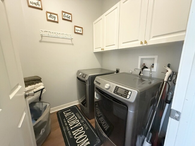 Building Photo - "Charming 3-Bedroom villa in Wesley Chapel...