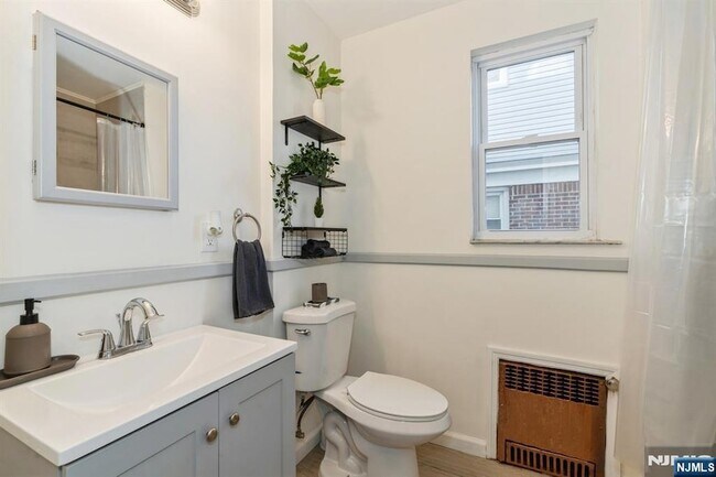 Building Photo - 41-43 Poe Avenue Unit 1