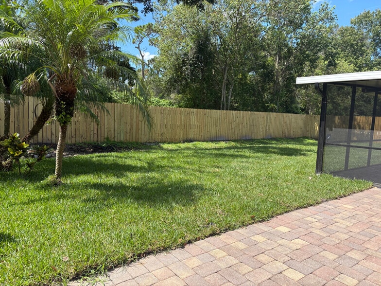 Building Photo - 668 Riverwoods Cir