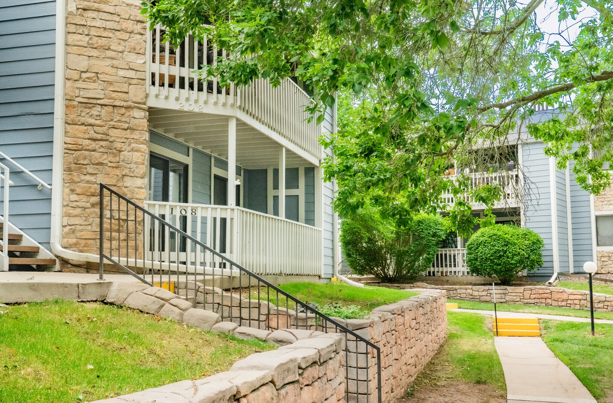 Building Photo - 8335 Fairmount Dr
