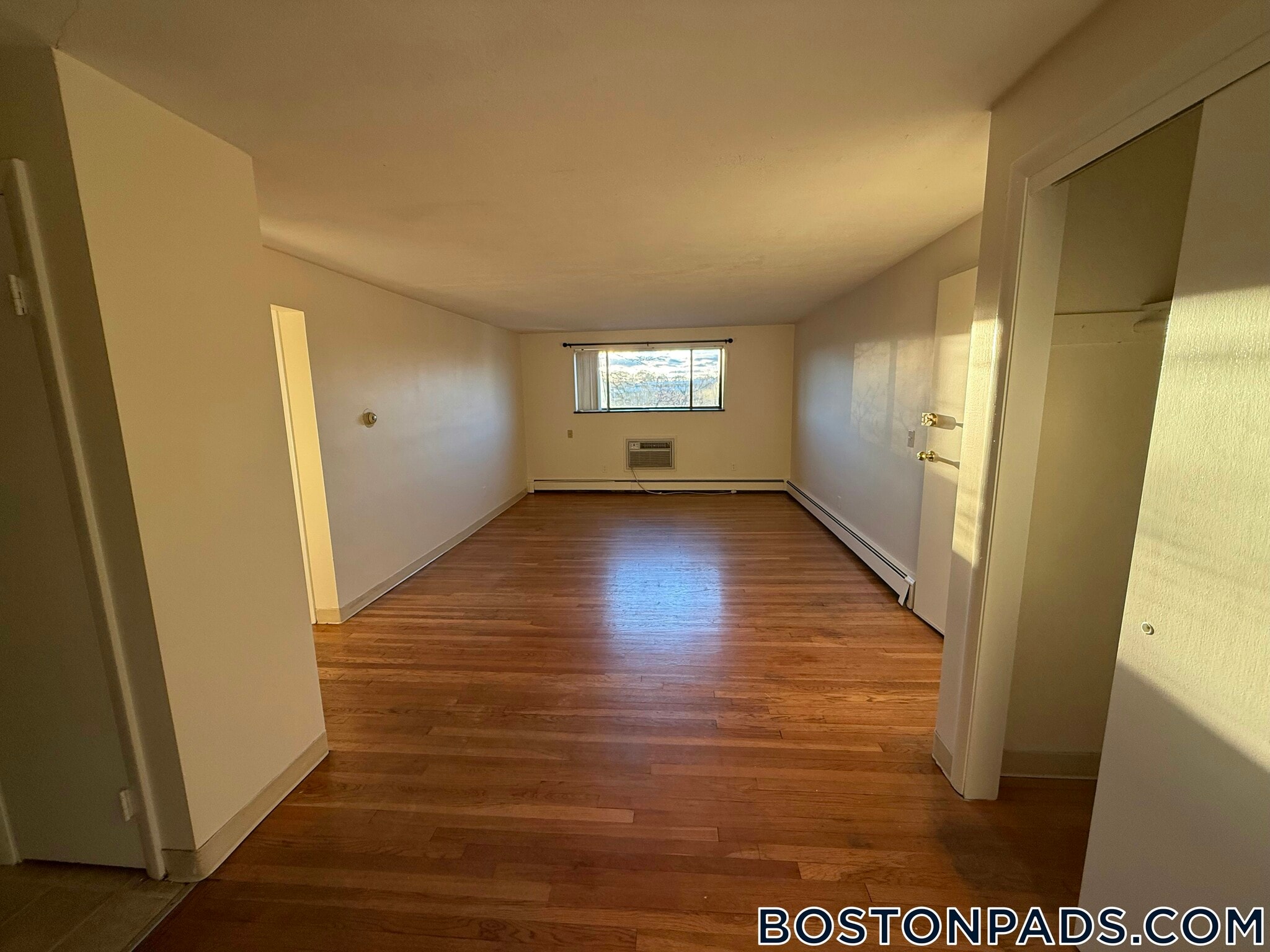 Building Photo - 8 Riverside St