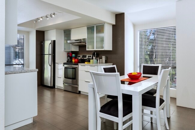 Building Photo - 5125 E Waverly Dr