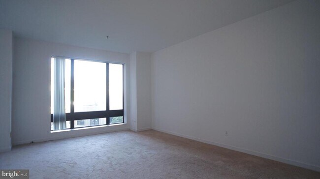 Building Photo - 10 E Lee St