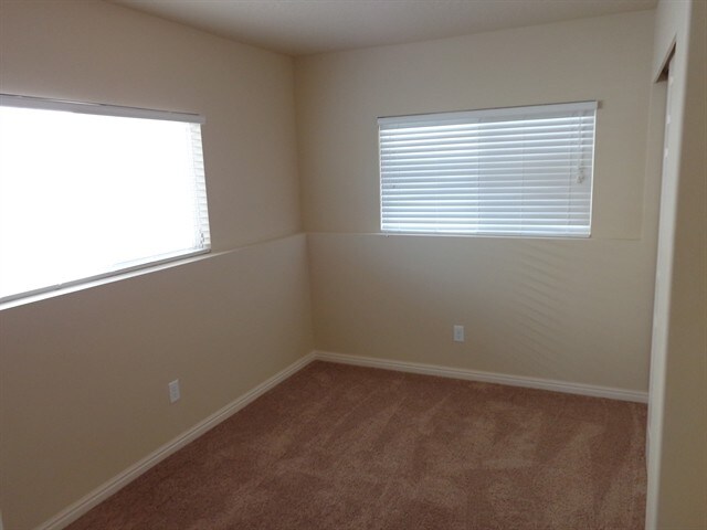 Building Photo - 754 Durham Dr