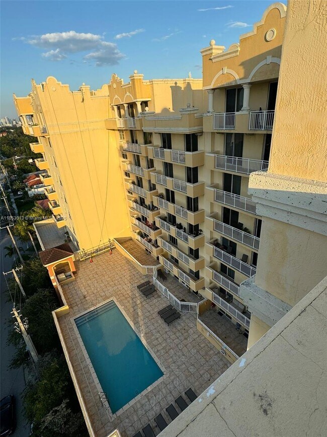 Building Photo - 215 SW 42nd Ave