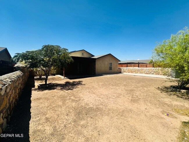 Building Photo - 720 Villa Romero Dr