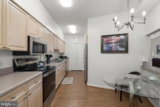 Building Photo - 3005 S Leisure World Blvd