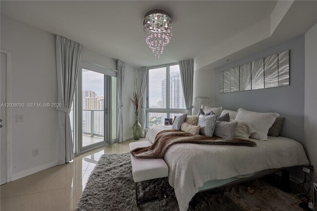 Building Photo - 300 S Biscayne Blvd