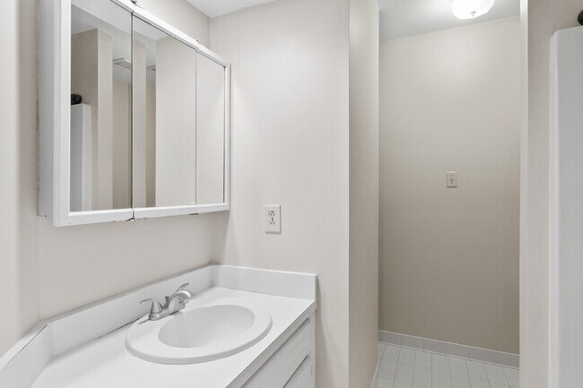 Building Photo - 328 Old Salem Way