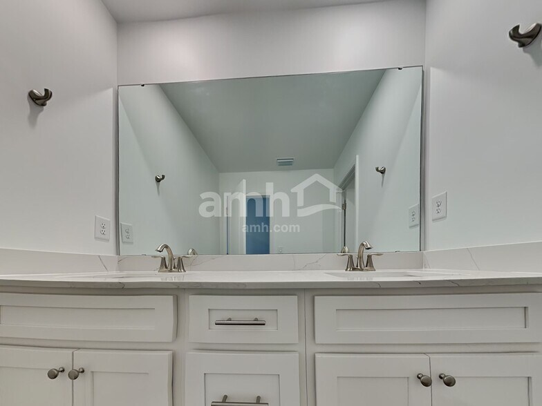 Building Photo - 168 Portside Pk Dr