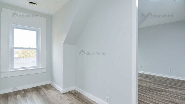 Building Photo - 144 Franklin St