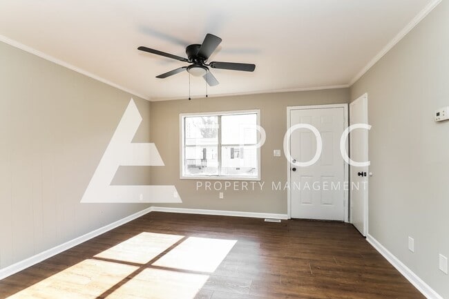 Building Photo - 634 S Elm St