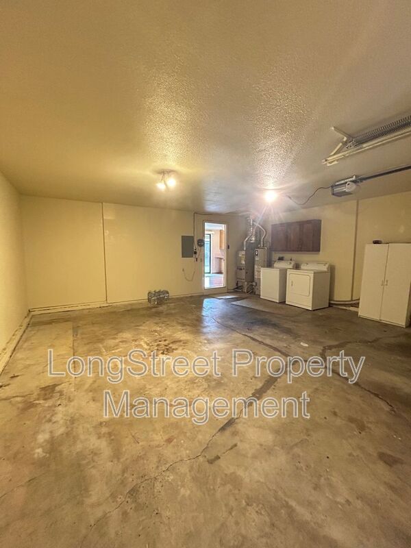 Building Photo - 2917 Takena St SW