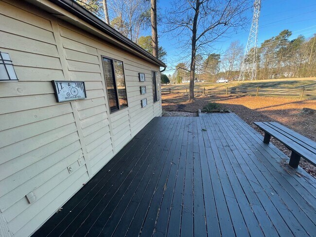 Building Photo - 3 Bedroom 3 Bath Beauty on Golf Course with Wet Bar and Storage Building