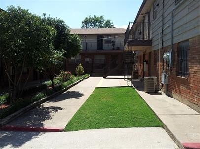 Building Photo - 717 N Rockwell Ave