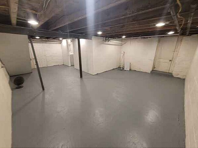 Building Photo - 127 Hazelhurst Ave