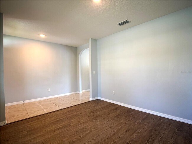 Building Photo - 389 Tanglewood Dr