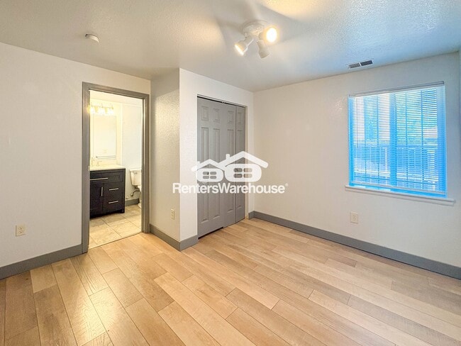 Building Photo - 1546 Valentia St