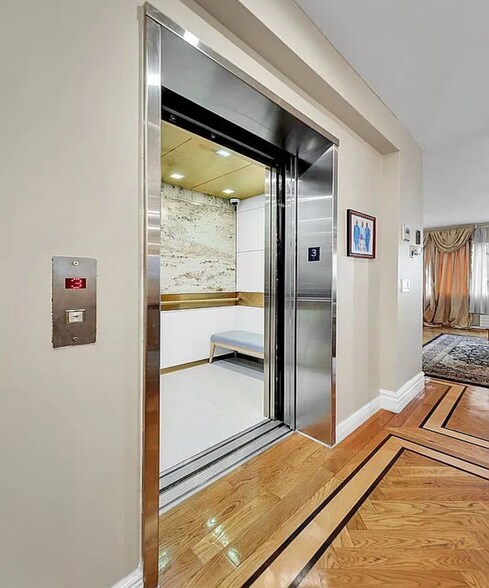 Building Photo - 32 E 74th St