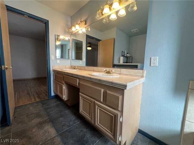 Building Photo - 4325 Silvercrest Ct