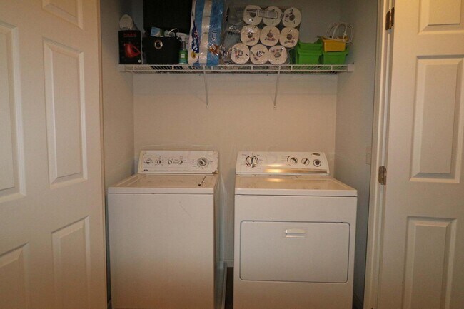 Building Photo - 5967 Canyon Creek Dr