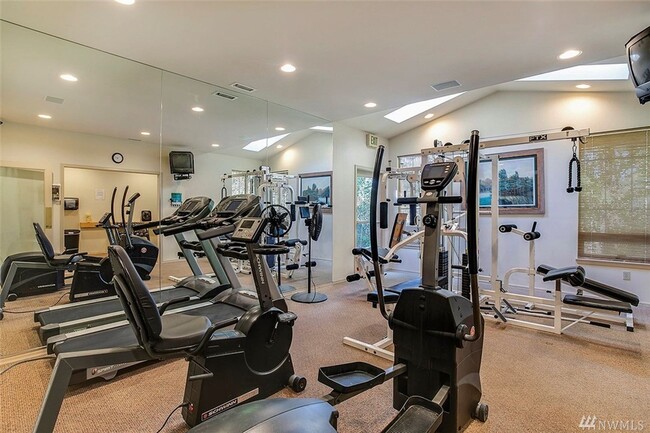 Building Photo - Beautifully Updated 2 Bedroom 2 Bath Sammamish Condo in Sundance at Klahanie!