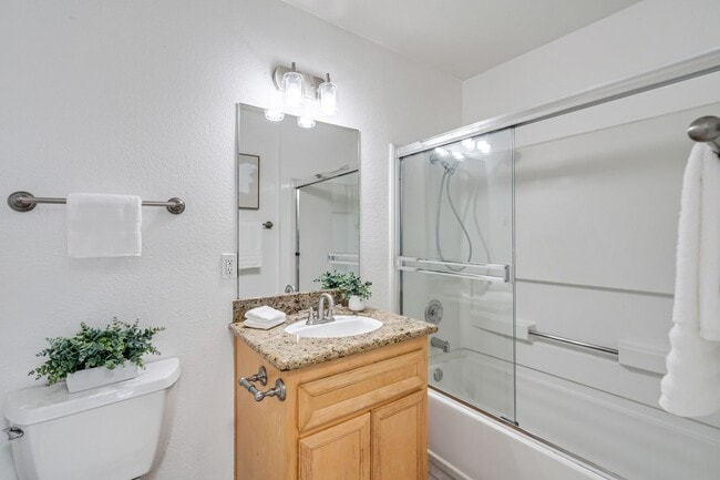 Building Photo - Remodeled 2 bed/2bath in Imperial Beach