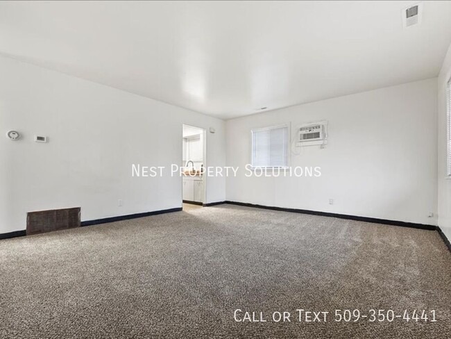 Building Photo - 1211 Vandenburg Ave