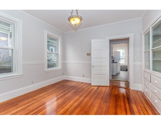 Building Photo - 33 Putnam Ave