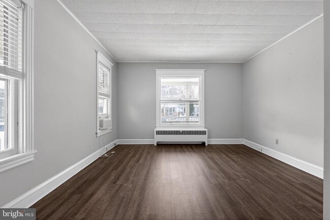 Building Photo - 127 7th Ave