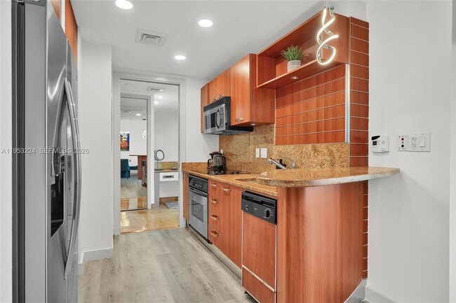 Building Photo - 1395 Brickell Ave