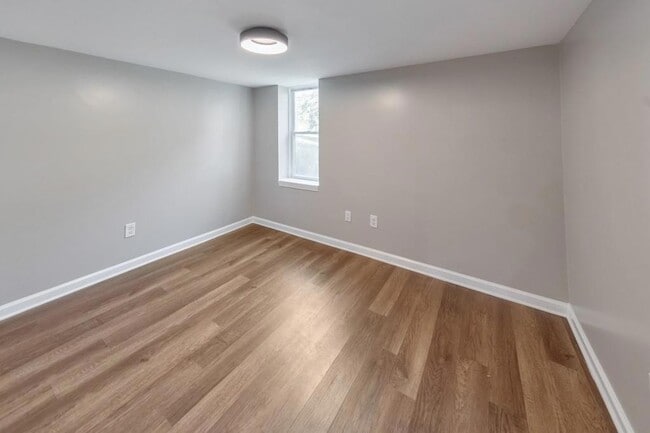 Building Photo - 33 Mchenry Dr SW