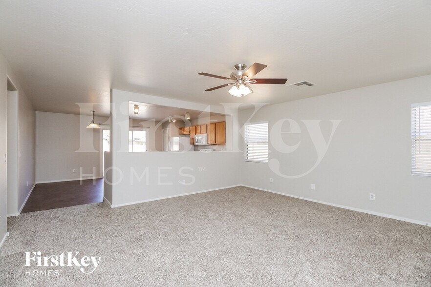 Building Photo - 2532 E Olivine Rd