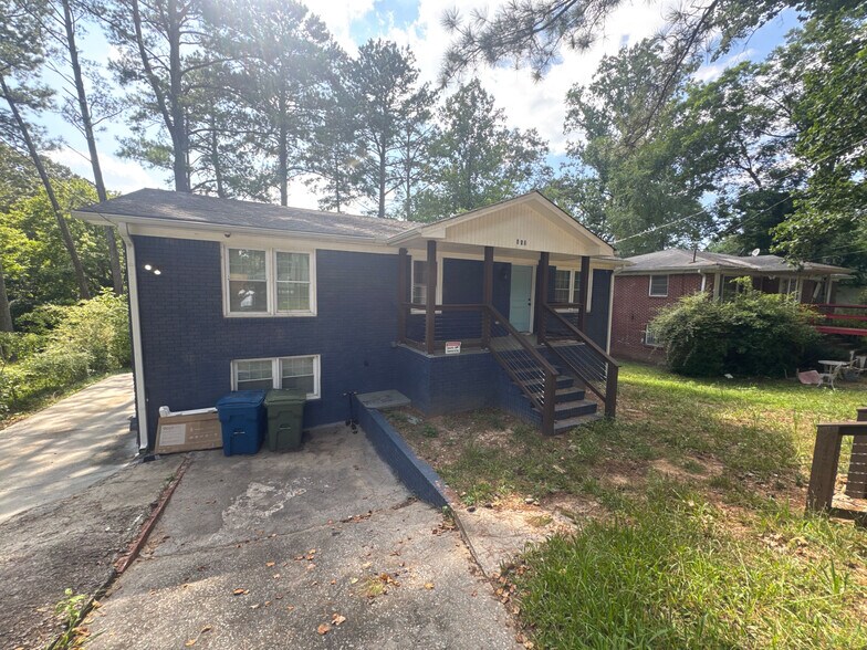 Building Photo - Room in House on Cedar Ave NW