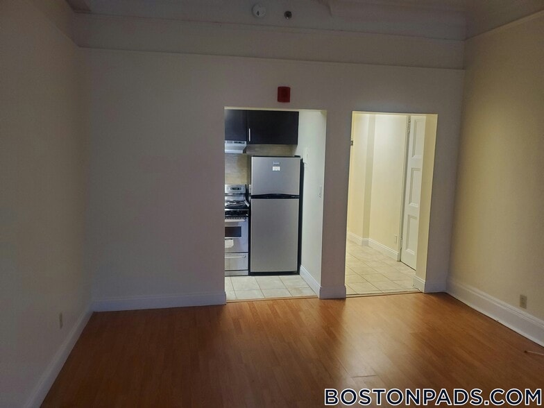 Building Photo - 62 Boylston St