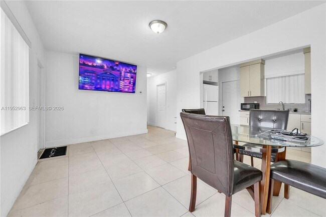 Building Photo - 9 W 16th St