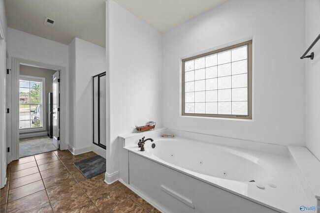 Building Photo - 11 Nandina Ln SW