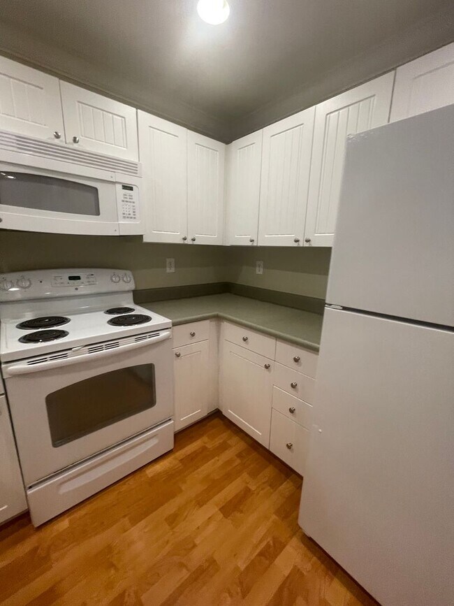 Building Photo - 17-1727 BBCH