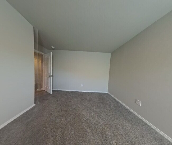 Building Photo - 5141 Yukon Dr