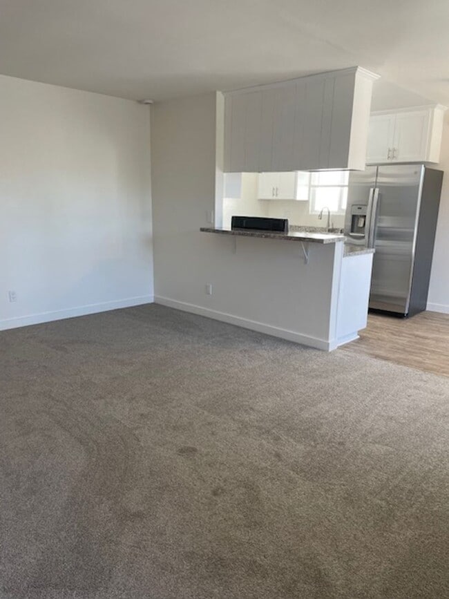 Building Photo - Spacious 2 Bedroom Unit in Huntington Beach