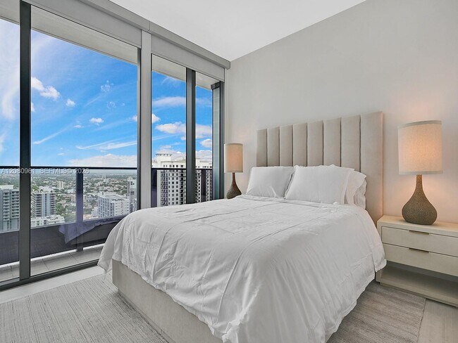 Building Photo - 1000 Brickell Plaza