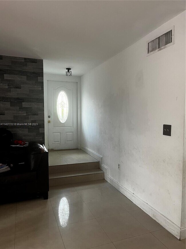 Building Photo - 10564 NW 8th Ln