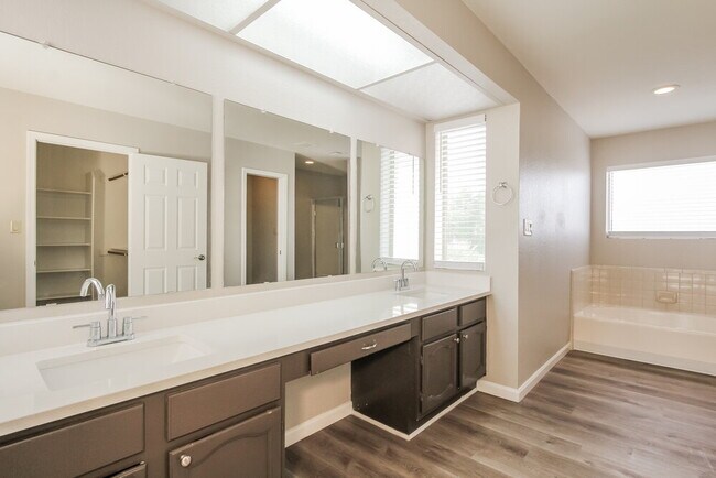 Building Photo - 4045 W Avenida Del Sol