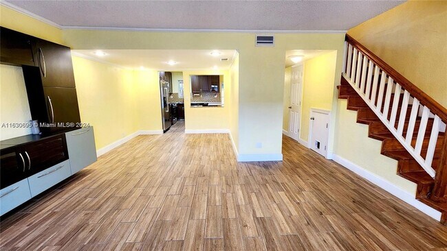Building Photo - 6516 SW 41st Ct