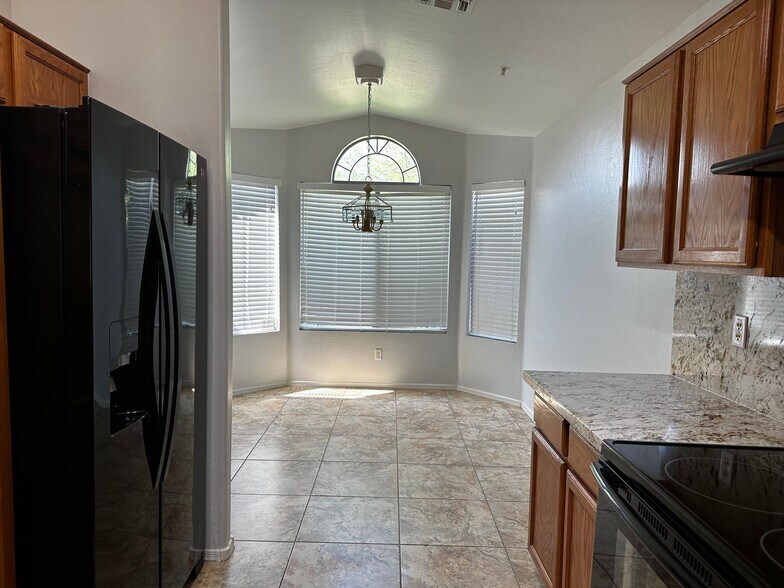 Building Photo - 10317 E Penstamin Dr