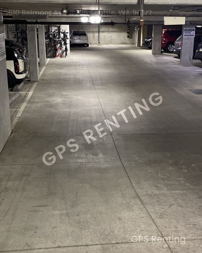 Building Photo - Perfect one bedroom corner unit in Capitol...