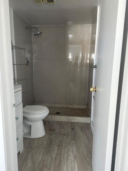 Building Photo - 10037 Winding Lake Rd