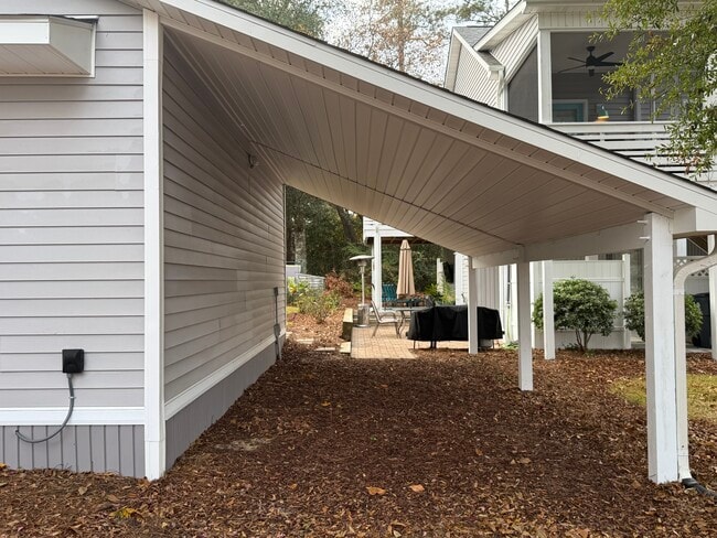 Building Photo - 334 NE 48th St