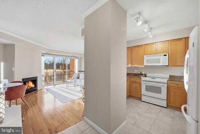 Building Photo - 3101 N Hampton Dr
