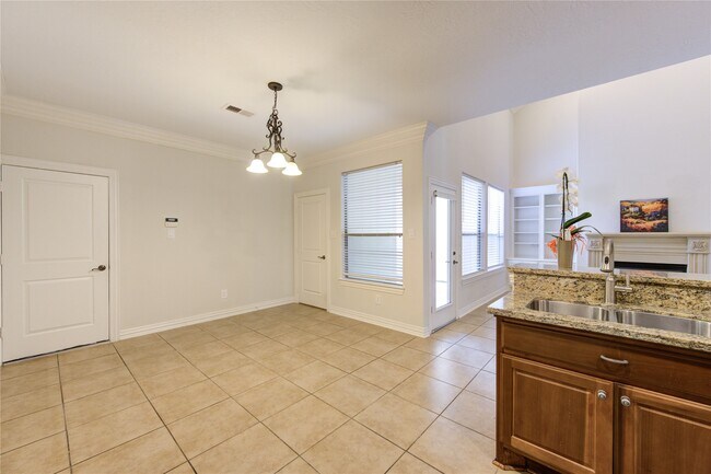 Building Photo - 2011 Spring Cedar Ln